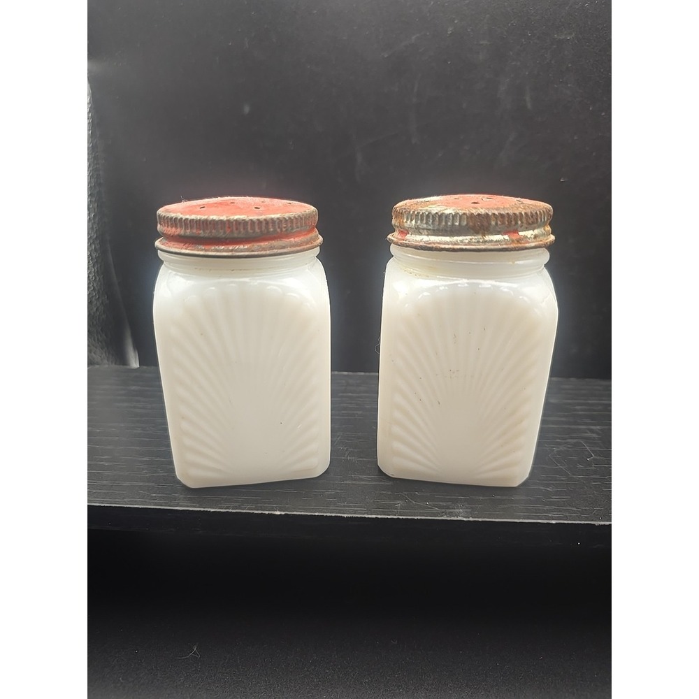 Vintage Art Deco Fan Milk Glass Metal‎ Cap Salt and Pepper Shakers